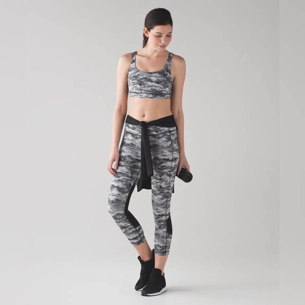 Lululemon Pace Rival Crop 22" Power Luxtreme Hazy Days Black White / Black